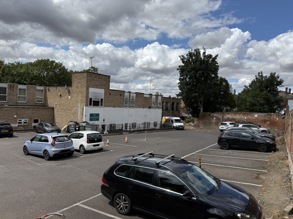 Lot: 47 - MIXED RESIDENTIAL AND COMMERCIAL TOWN CENTRE INVESTMENT - Car park area to the rear and access to the flats